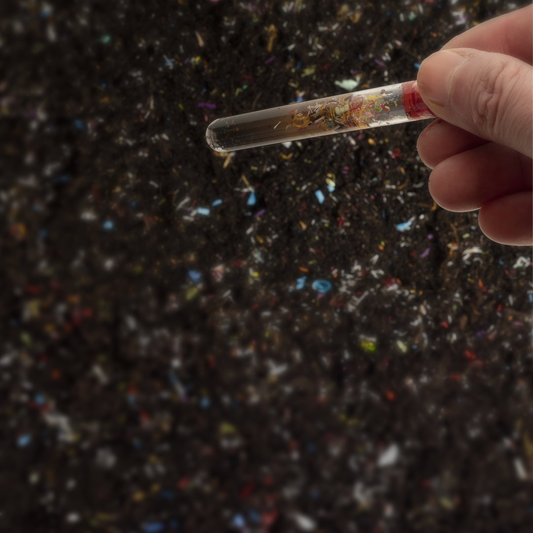 Microplásticos Una amenaza invisible en el suelo