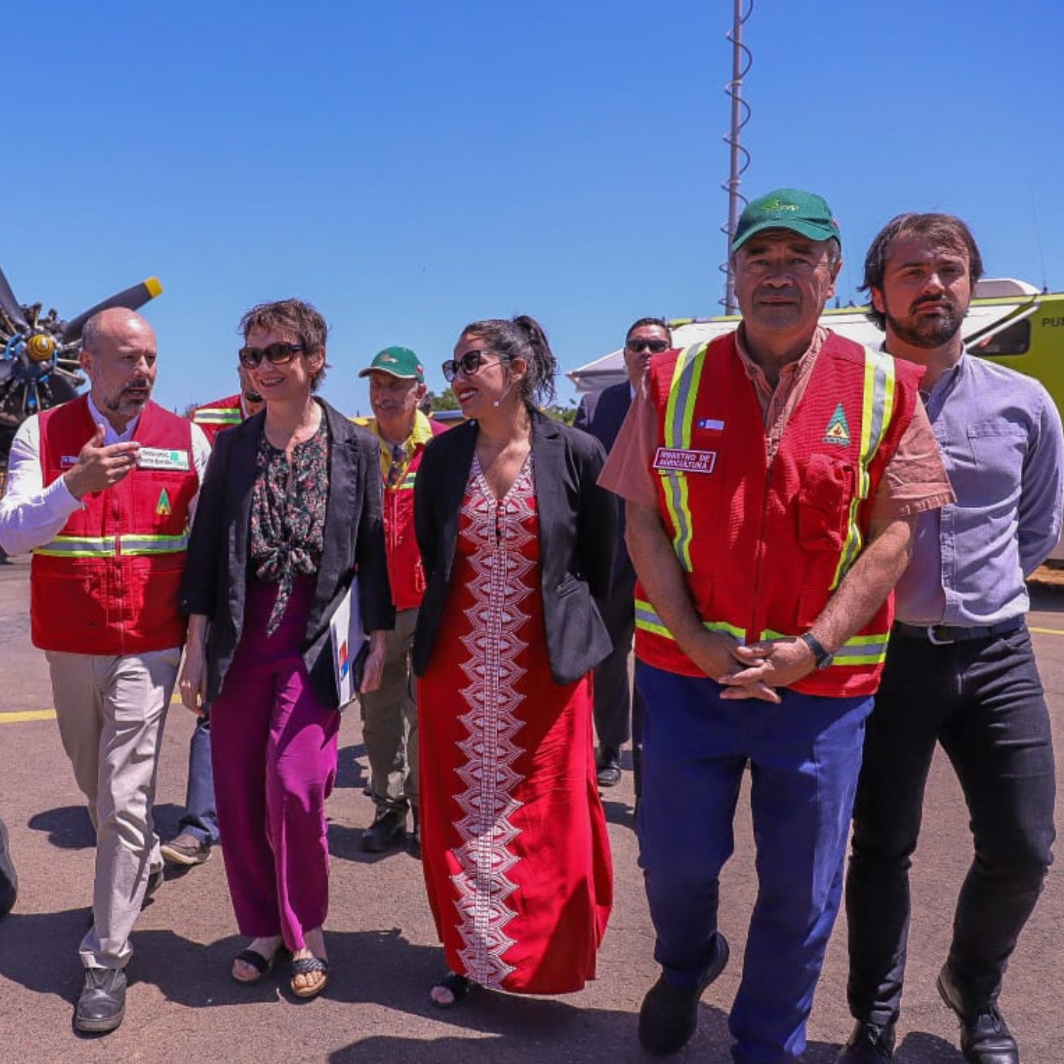 Ministro Valenzuela llama a faena cero ante alerta por altas temperaturas